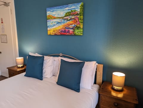 Deluxe Double Room, 1 Queen Bed, Non Smoking | Premium bedding, desk, blackout drapes, free WiFi