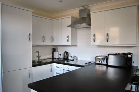 Bungalow, 1 Bedroom | Private kitchenette | Coffee/tea maker, electric kettle