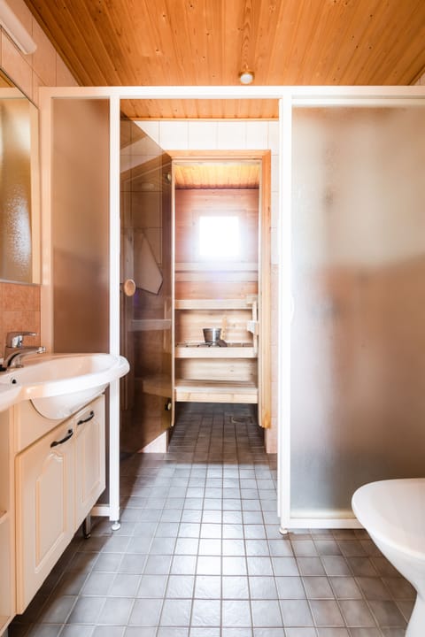 Superior Chalet, 2 Bedrooms, Sauna (For 6 persons) | Bathroom | Shower, hair dryer, towels, soap
