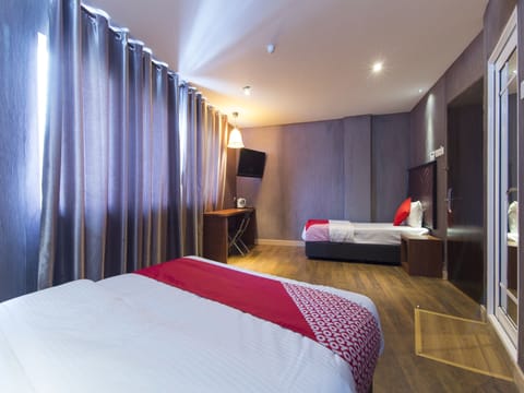 Family Suite, 2 Double Beds | In-room safe, desk, iron/ironing board, WiFi (free)