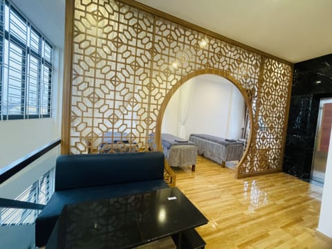 Couples treatment rooms, hot stone massages, Thai massages, massages