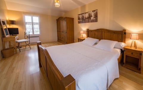 Double Room, 1 Queen Bed, Non Smoking (Armelle) | Soundproofing, free WiFi, bed sheets