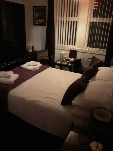 Double Room | Individually decorated, individually furnished, iron/ironing board