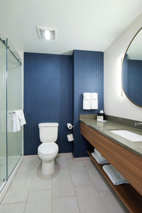 Rainfall showerhead, free toiletries, hair dryer, towels