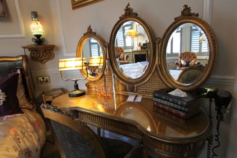 Double Room, Ensuite (Versailles) | Soundproofing, iron/ironing board, WiFi