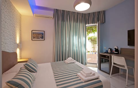 Standard Double Room, 1 Queen Bed, Non Smoking | Hypo-allergenic bedding, minibar, in-room safe, individually decorated