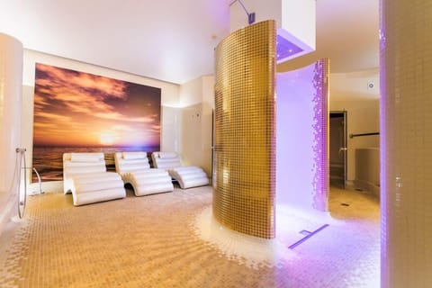 Couples treatment rooms, body treatments, body scrubs, facials, massages