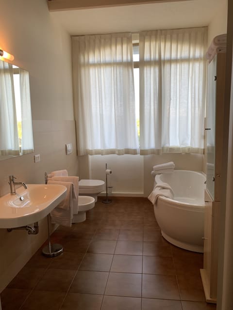 Superior Room | Bathroom | Deep soaking tub, rainfall showerhead, free toiletries, hair dryer