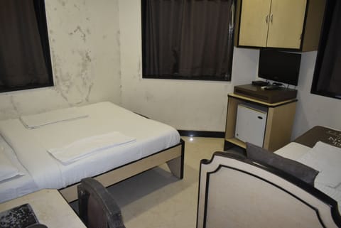 Classic Room | Soundproofing, iron/ironing board, rollaway beds, free WiFi