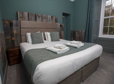 Superior Double Room, 1 King Bed | Premium bedding, blackout drapes, iron/ironing board, free WiFi