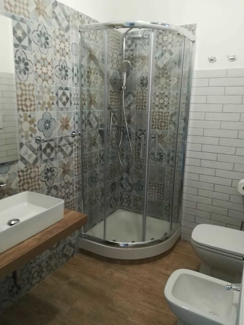 Superior Triple Room, Multiple Beds, Park View | Bathroom | Shower, rainfall showerhead, hair dryer, bidet