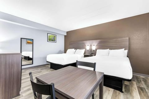 Iron/ironing board, Internet, alarm clocks