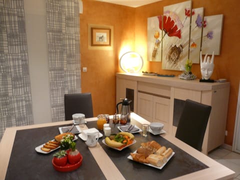 Free daily continental breakfast