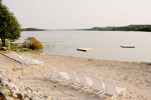 Private beach, beach yoga, sailing, kayaking