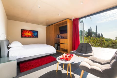 Junior Suite, Partial Sea View (Corton) | Egyptian cotton sheets, premium bedding, down comforters, pillowtop beds