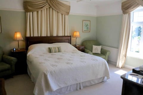 Wisteria Room | Premium bedding, free WiFi, bed sheets