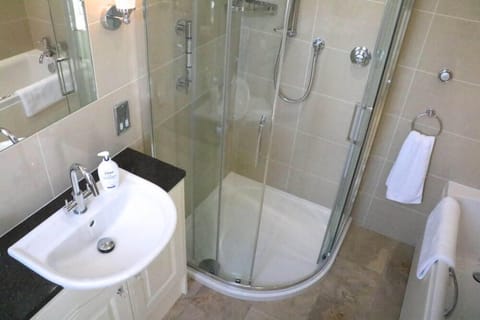 Wisteria Room | Bathroom | Bathrobes, towels