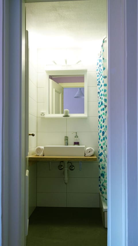 Standard Double Room, 1 Queen Bed, Mountain View | Bathroom