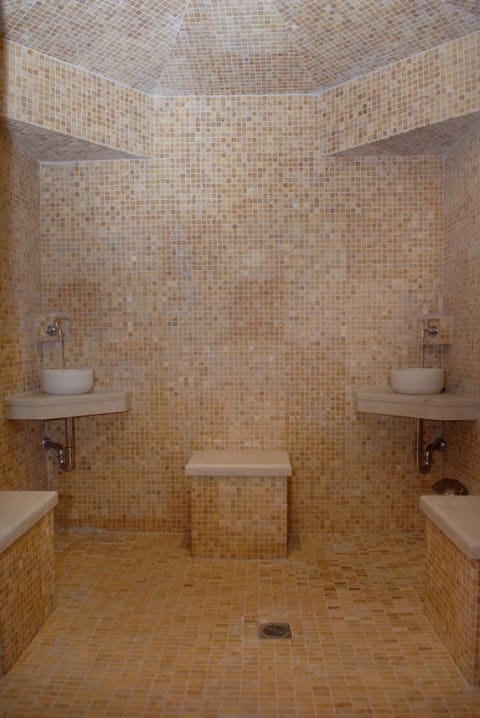 Sauna, steam room, Turkish bath, body treatments, aromatherapy, facials