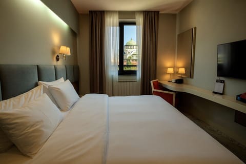 Superior Room | Hypo-allergenic bedding, minibar, in-room safe, individually decorated