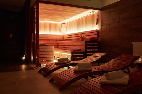 Couples treatment rooms, body treatments, reflexology, massages
