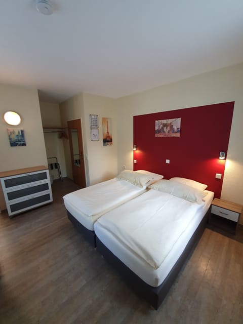 Double Room | Individually decorated, desk, soundproofing, cribs/infant beds