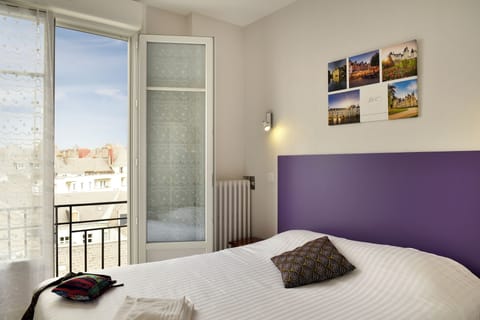 Economy Double Room | In-room safe, desk, soundproofing, free WiFi
