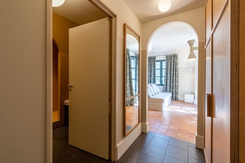 Deluxe Room, 1 Queen Bed (Privilège Deluxe et/ou Terrasse) | Premium bedding, minibar, in-room safe, desk