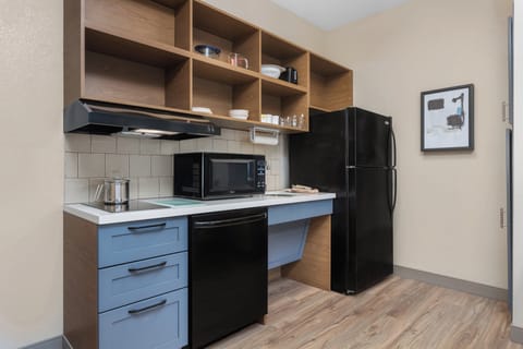 Hypo-allergenic bedding, pillowtop beds, in-room safe, desk