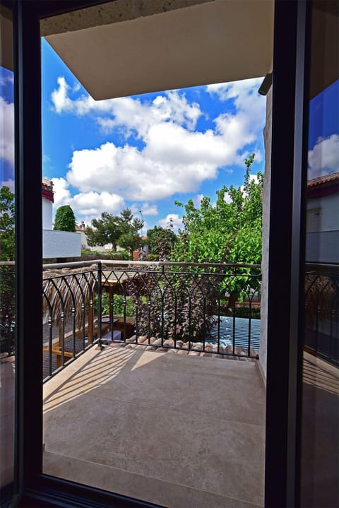 Luxury Triple Room, Garden View | View from room