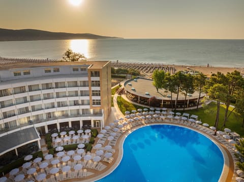 2 outdoor pools, pool umbrellas, sun loungers