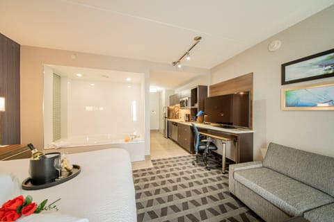 Studio, 1 King Bed with Sofa bed | Iron/ironing board, free WiFi, bed sheets