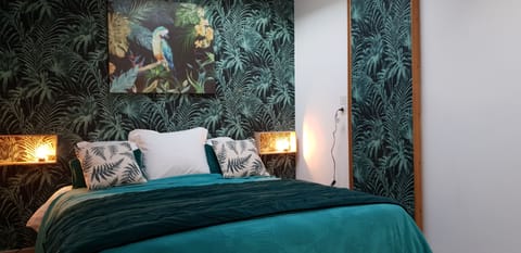 Premium House, Private Bathroom, City View (Gite Azay Le Rideau)