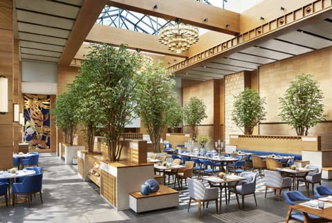 3 restaurants; breakfast, lunch, dinner, and brunch served