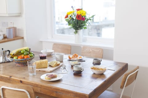 Cottage, 3 Bedrooms | Laptop workspace, iron/ironing board