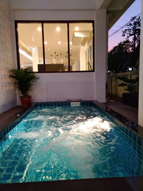 Indoor spa tub