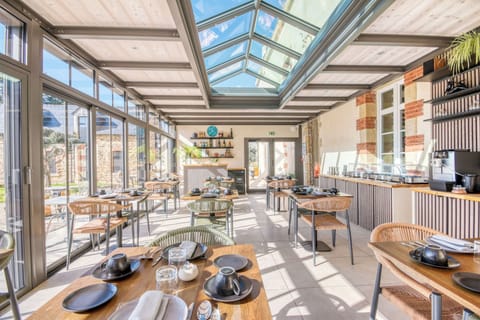 Daily full breakfast for a fee