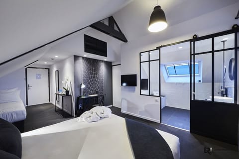 Junior Suite | Premium bedding, minibar, in-room safe, individually decorated