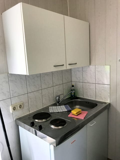 Fridge, stovetop, electric kettle, cookware/dishes/utensils