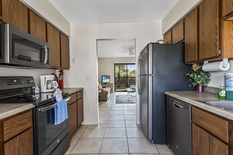 Condo, 2 Bedrooms | Private kitchen