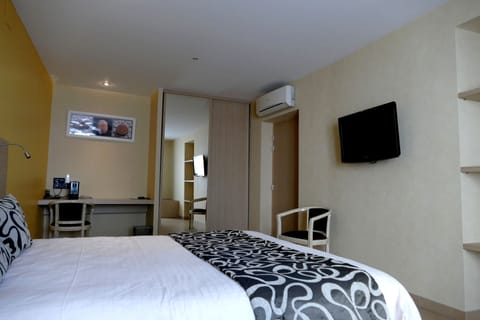 Superior Double Room | Desk, blackout drapes, free rollaway beds, free WiFi