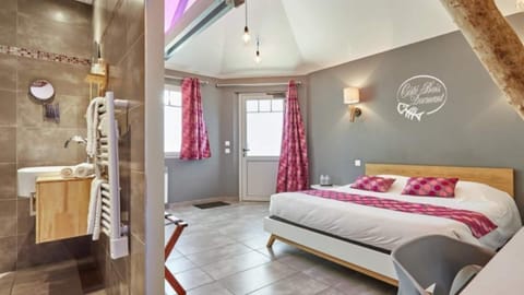 Superior Double Room, Annex Building | Individually decorated, desk, soundproofing, iron/ironing board