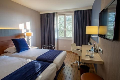 Standard Room, 2 Twin Beds | Premium bedding, desk, blackout drapes, soundproofing