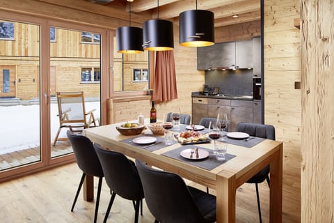 Comfort Chalet, 2 Bedrooms, Mountain View | In-room dining