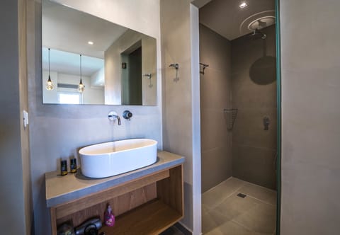 Apartment, 2 Bedrooms, Private Pool | Bathroom | Hair dryer, towels