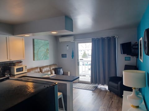 Apartment, 1 Bedroom, Kitchen | Down comforters, Tempur-Pedic beds, individually decorated