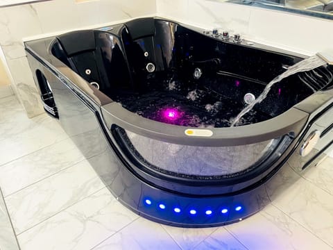 Standard Room, 1 King Bed, Jetted Tub | Jetted tub