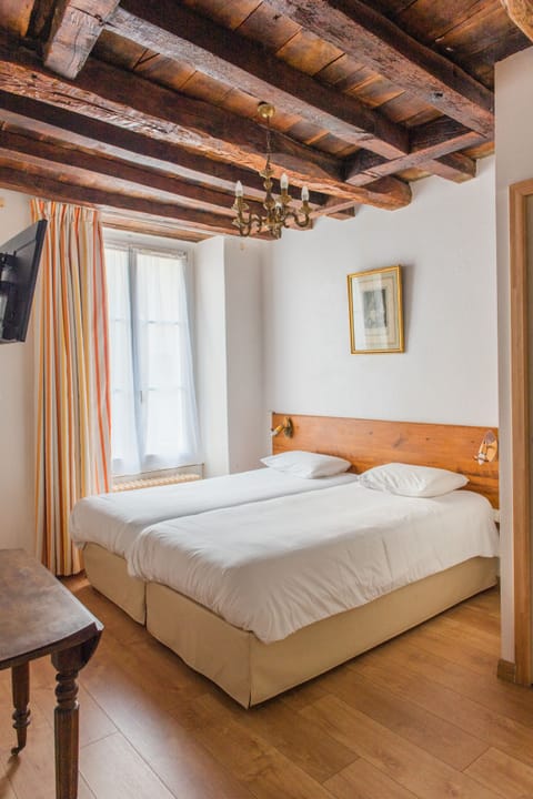 Twin Room, 2 Twin Beds | Premium bedding, individually decorated, desk, iron/ironing board