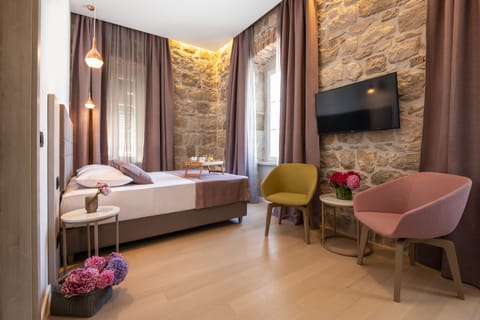 Deluxe Double Room, 1 Queen Bed with Sofa bed, Non Smoking, Sea View | Hypo-allergenic bedding, in-room safe, desk, soundproofing