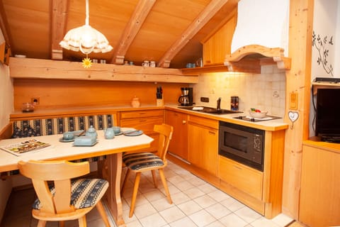 City Apartment, Mountain View | In-room dining